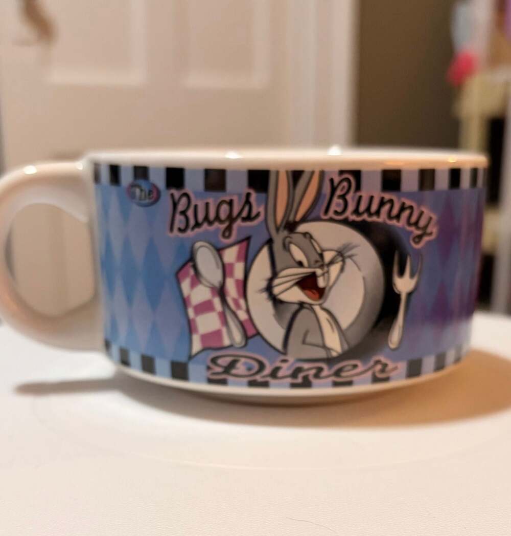 1998 Warner Bros. Looney Tunes The Bugs Bunny Diner Ceramic Soup Mug